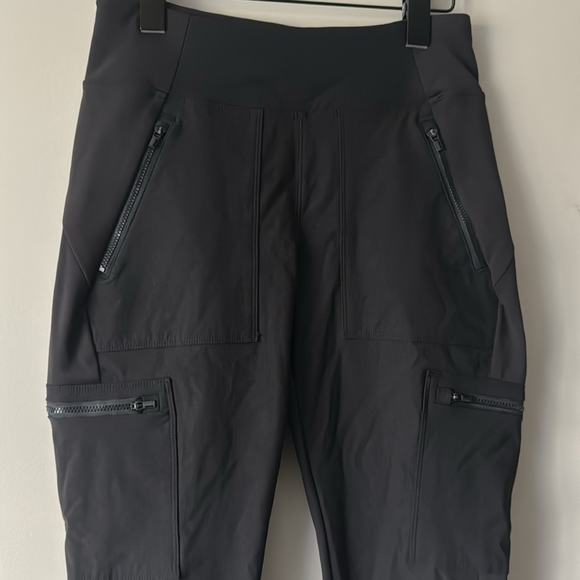 EUC ATHLETA HEADLANDS HYBRID CARGO II TIGHTS SIZE 4P BLACK - Picture 3 of 10